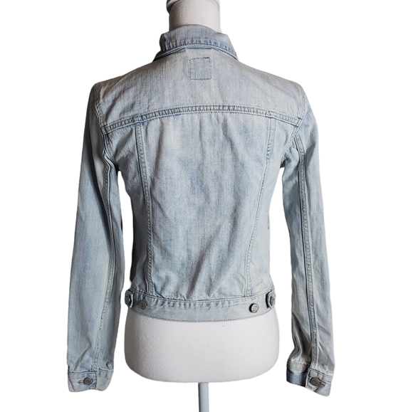 Gap Denim Jean Jacket Size XS Light Blue Wash 100% Cotton Fitted Y2K Classic - Picture 3 of 14